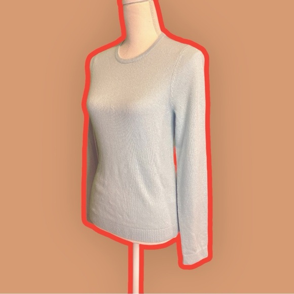 L.L. Bean ‘Women’s Classic Cashmere Crewneck’ in Soft Turquoise / Baby Blue XS - Picture 4 of 14